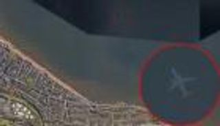 رجل يعثر على طائرة مغمورة تحت البحر بواسطة "جوجل إيرث"