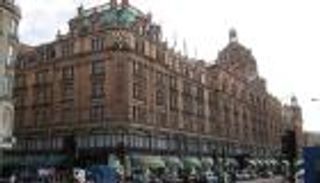 القبض على امرأة أنفقت 16 مليون جنيه إسترليني في هارودز