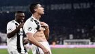 لاعب مانشستر يونايتد يسخر من احتفال رونالدو