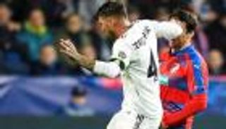 راموس يعتذر للاعب فيكتوريا بلزن عن إصابته