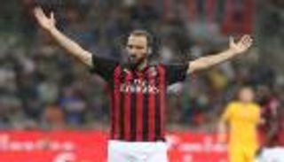 ميلان يستعيد هيجوايين قبل موقعة يوفنتوس