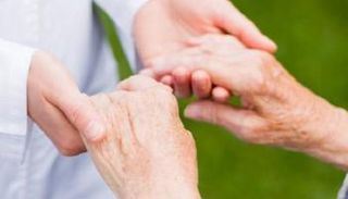 مرض باركنسون يسبب فقدانا تدريجيا في التحكم بالجهاز الحركي