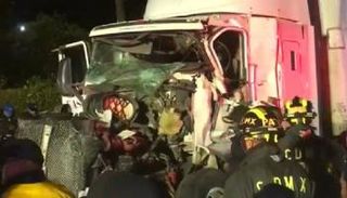 مقتل 9 وإصابة 40 بحادث تصادم في مكسيكو سيتي