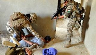 قوات "درع العرب-1" تستعد لاقتحام بؤرة إرهابية ضمن خطة التدريبات