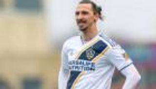 إبراهيموفيتش يكشف هوية اللاعب المؤثر في مسيرته