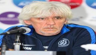 مدرب النصر خلال المؤتمر الصحفي