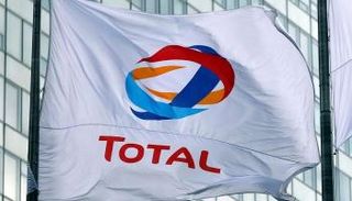شعار مجموعة النفط والطاقة الفرنسية توتال- رويترز