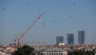 رافعة في موقع بناء تركي - الصورة من رويترز