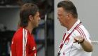 مدافع بايرن ميونيخ السابق يصف فان جال بالمجنون