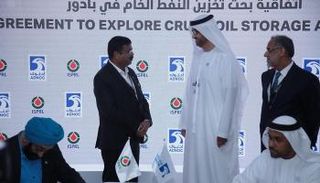 جانب من توقيع الاتفاقية