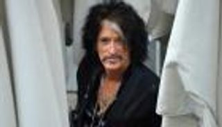 جو بيري من فرقة "آيروسميث" يتعافى بعد وعكة صحية