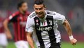 رونالدو سعيد بالفوز على ميلان ويتعاطف مع هيجوايين