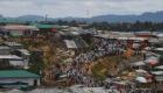 لاجئو الروهينجا يفرون من المخيمات خشية عودتهم إلى ميانمار