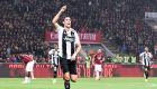 يوفنتوس يحسم كلاسيكو الدوري الإيطالي بثنائية أمام ميلان