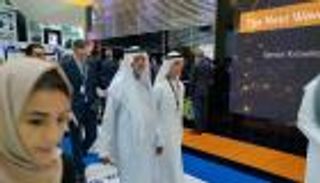 بالصور.. نهيان بن مبارك يزور جناح "شباب أديبك"