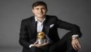 مدافع يونايتد سعيد بحصده جائزة الأفضل في السويد