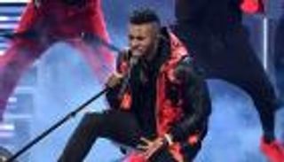 المطرب الأمريكي جيسون ديرولو يحيي أولى حفلاته في مصر بمشاركة تامر حسني