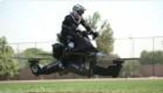 بالفيديو.. دراجات طائرة في خدمة شرطة دبي