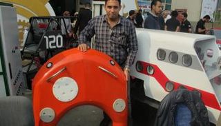 المهندس محمد ناجي النشار مع العوامة المبتكرة