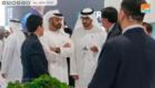 بالصور.. محمد بن زايد يقوم بجولة في "أديبك 2018"