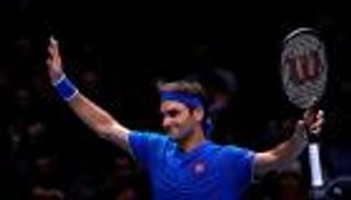 فيدرر يهزم تيم ويتمسك بالأمل في البطولة الختامية