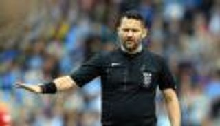 الاتحاد الإنجليزي يوقف حكما لسبب غريب