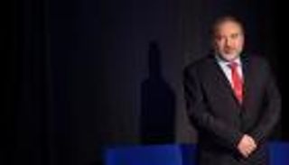 استقالة ليبرمان في سطر واحد.. والائتلاف الحكومي الإسرائيلي يتصدع