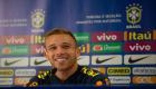 آرثر ميلو يكشف خطة البرازيل لإيقاف سواريز وكافاني