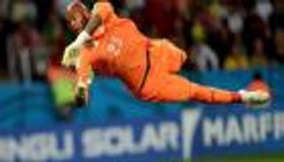 منتخب الجزائر يواجه خطر فقدان مبولحي أمام توجو