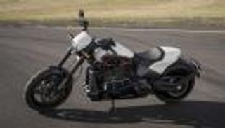 هارلي دافيدسون تفصح عن دراجتها النارية الجديدة FXDR