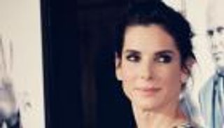 ساندرا بولوك تتبرع بـ100 ألف دولار للحيوانات ضحايا حريق كاليفورنيا