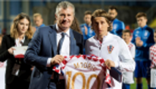 سوكر يطالب بمنح الكرة الذهبية لمودريتش