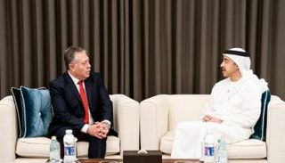 وزير الخارجية والتعاون الدولي الإماراتي خلال لقائه مع نظيره التونسي