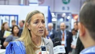 وزيرة التجارة البريطانية خلال مشاركتها في "أديبك"