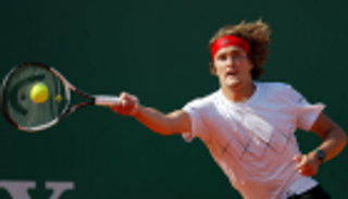 زفيريف يضرب موعدا مع فيدرر في نصف نهائي البطولة الختامية