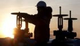 النفط يرتفع وسط توقعات بخفض إمدادات "أوبك"