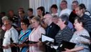 بالصور.. الغناء الجماعي علاج جديد لمرضى الرئة