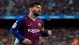 ميسي يخطف الأضواء في دبي