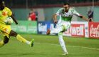 مدرب الجزائر يفاضل بين 3 لاعبين لتعويض فارس