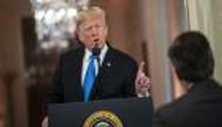 البيت الأبيض يعيد اعتماد صحفي "سي إن إن" مؤقتا