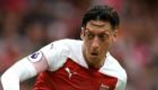 أوزيل يستعيد ذكرياته مع أرسنال