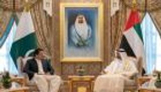 محمد بن زايد يبحث علاقات الصداقة والتعاون مع رئيس وزراء باكستان