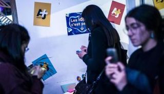 مرتادو الشبكة القطرية من الشباب الفرنسي