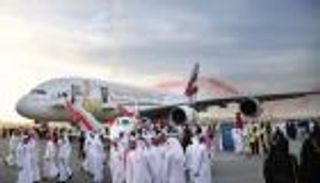 11 ألف زائر لطائرة الإمارات إيرباص A380 في معرض البحرين للطيران