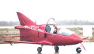 بالصور.. أصغر طائرة بالعالم تشارك في سباق "رينو" الصيني للمرة الأولى