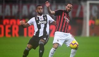 بنعطية في مباراة يوفنتوس وميلان