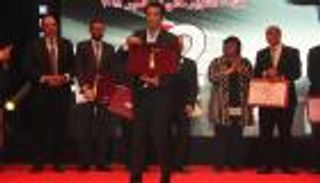 الممثل المصري عمرو سعد يهدي طفلين القيمة المالية لجائزة "القومي للسينما"