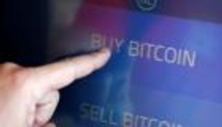 بيتكوين تخسر 30% في أسبوع بعد مبيعات مكثفة