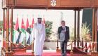 محمد بن زايد يصل الأردن والملك عبدالله في مقدمة مستقبليه