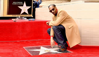 سنوب دوج مع نجمته في ممر المشاهير